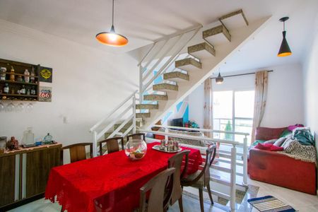 Casa à venda com 140m², 3 quartos e 2 vagas Casa à venda com 140m², 3 quartos e 2 vagasSala