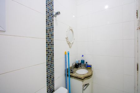 Casa à venda com 140m², 3 quartos e 2 vagas Casa à venda com 140m², 3 quartos e 2 vagasBanheiro social