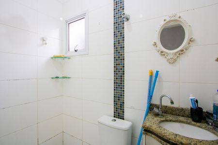 Casa à venda com 140m², 3 quartos e 2 vagas Casa à venda com 140m², 3 quartos e 2 vagasBanheiro social