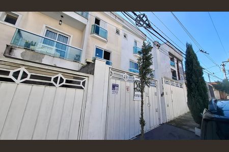 Casa à venda com 140m², 3 quartos e 2 vagas Casa à venda com 140m², 3 quartos e 2 vagasFachada