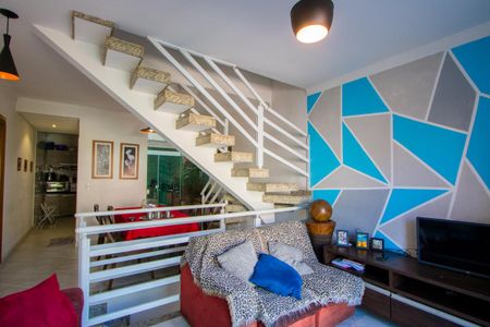 Casa à venda com 140m², 3 quartos e 2 vagas Casa à venda com 140m², 3 quartos e 2 vagasSala
