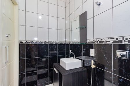 Casa para alugar com 180m², 2 quartos e 1 vaga Casa para alugar com 180m², 2 quartos e 1 vagaBanheiro da Suíte 2
