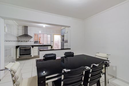 Casa para alugar com 180m², 2 quartos e 1 vaga Casa para alugar com 180m², 2 quartos e 1 vagaSala de Jantar