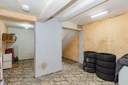 Casa para alugar com 180m², 2 quartos e 1 vaga Casa para alugar com 180m², 2 quartos e 1 vagaPorão