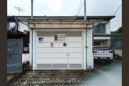 Casa para alugar com 180m², 2 quartos e 1 vaga Casa para alugar com 180m², 2 quartos e 1 vagaFachada