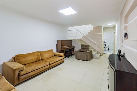 Casa para alugar com 180m², 2 quartos e 1 vaga Casa para alugar com 180m², 2 quartos e 1 vagaSala