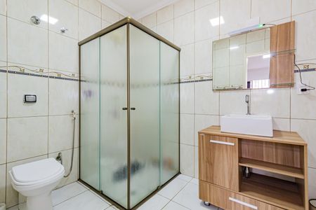 Casa para alugar com 180m², 2 quartos e 1 vaga Casa para alugar com 180m², 2 quartos e 1 vagaBanheiro da Suíte 1