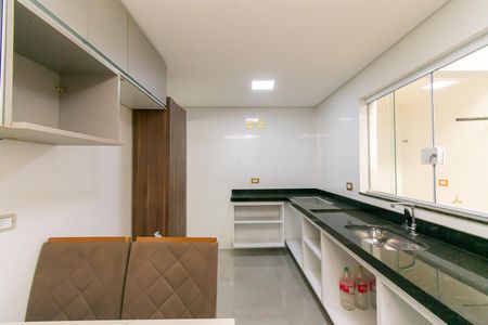 Casa à venda com 71m², 3 quartos e 2 vagasCozinha