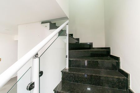 Casa à venda com 71m², 3 quartos e 2 vagasEscada