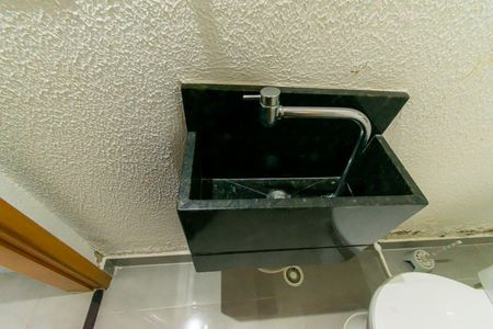 Casa à venda com 71m², 3 quartos e 2 vagasLavabo