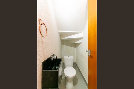 Casa à venda com 71m², 3 quartos e 2 vagasLavabo