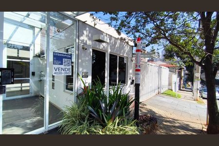 Apartamento à venda com 68m², 2 quartos e 2 vagasFachada + Plaquinha