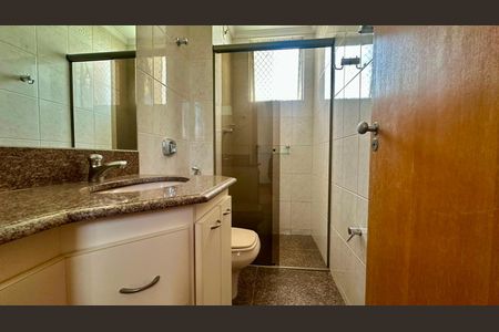 Apartamento à venda com 110m², 3 quartos e 2 vagas Apartamento à venda com 110m², 3 quartos e 2 vagasBanheiro