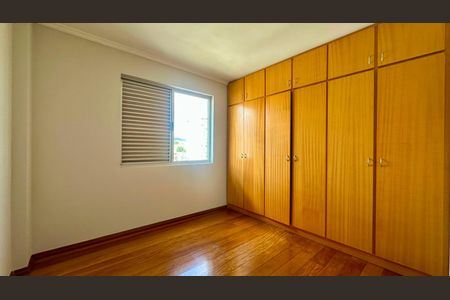 Quarto  de apartamento à venda com 3 quartos, 110m² em Palmares, Belo Horizonte