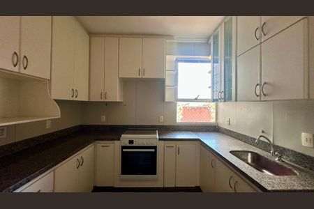 Apartamento à venda com 110m², 3 quartos e 2 vagas Apartamento à venda com 110m², 3 quartos e 2 vagasCozinha