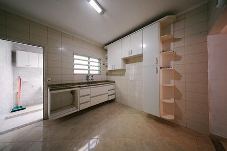Casa à venda com 70m², 2 quartos e 2 vagas Casa à venda com 70m², 2 quartos e 2 vagasCozinha