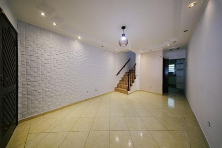 Casa à venda com 70m², 2 quartos e 2 vagas Casa à venda com 70m², 2 quartos e 2 vagasSala