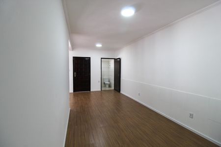 Casa para alugar com 200m², 4 quartos e 2 vagas Casa para alugar com 200m², 4 quartos e 2 vagasSala