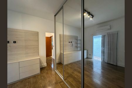 Casa de condomínio para alugar com 180m², 3 quartos e 4 vagasSuite 1