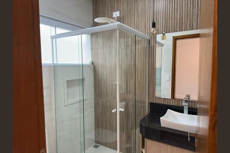 Casa de condomínio para alugar com 180m², 3 quartos e 4 vagasBanheiro da Suíte 2