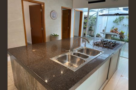 Casa de condomínio para alugar com 180m², 3 quartos e 4 vagasCozinha - Torneira