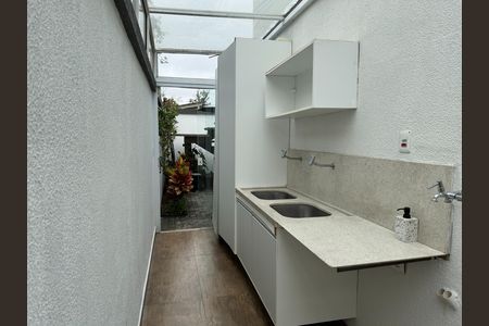 Casa de condomínio para alugar com 180m², 3 quartos e 4 vagasÁrea de Serviço