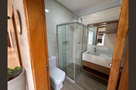 Casa de condomínio para alugar com 180m², 3 quartos e 4 vagasBanheiro Social