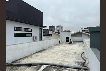 Casa de condomínio para alugar com 180m², 3 quartos e 4 vagasÁrea externa