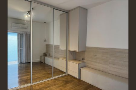 Casa de condomínio para alugar com 180m², 3 quartos e 4 vagasSuite 1