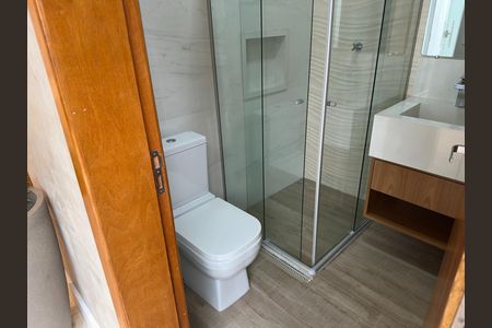 Casa de condomínio para alugar com 180m², 3 quartos e 4 vagasBanheiro Social