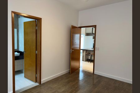 Casa de condomínio para alugar com 180m², 3 quartos e 4 vagasSuíte 2