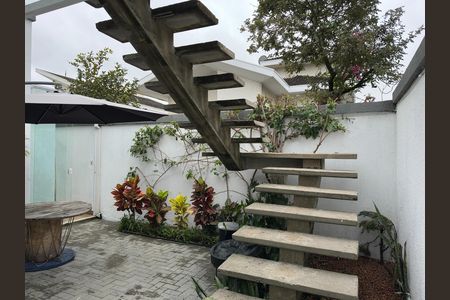 Casa de condomínio para alugar com 180m², 3 quartos e 4 vagasÁrea externa