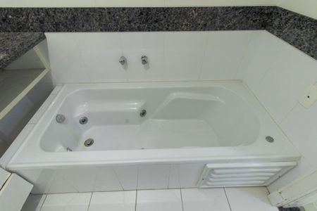 Apartamento à venda com 120m², 4 quartos e 2 vagas Apartamento à venda com 120m², 4 quartos e 2 vagasBanheiro da Suite