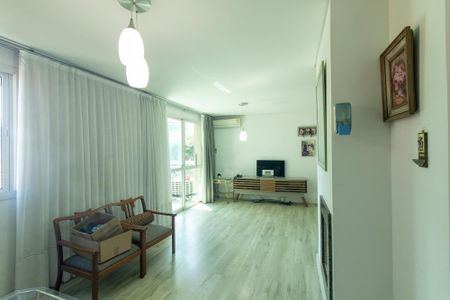 Apartamento à venda com 120m², 4 quartos e 2 vagas Apartamento à venda com 120m², 4 quartos e 2 vagasSala