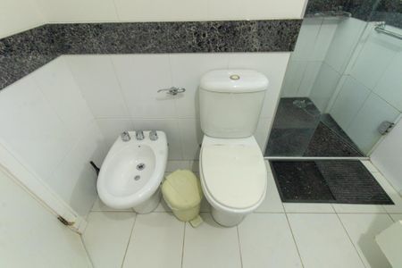 Apartamento à venda com 120m², 4 quartos e 2 vagas Apartamento à venda com 120m², 4 quartos e 2 vagasBanheiro da Suite