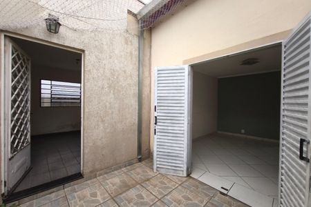 Casa à venda com 190m², 2 quartos e 4 vagas Casa à venda com 190m², 2 quartos e 4 vagasCasa 2