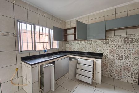 Casa à venda com 190m², 2 quartos e 4 vagas Casa à venda com 190m², 2 quartos e 4 vagasCozinha