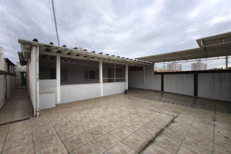 Casa à venda com 190m², 2 quartos e 4 vagas Casa à venda com 190m², 2 quartos e 4 vagasQuintal - Garagem