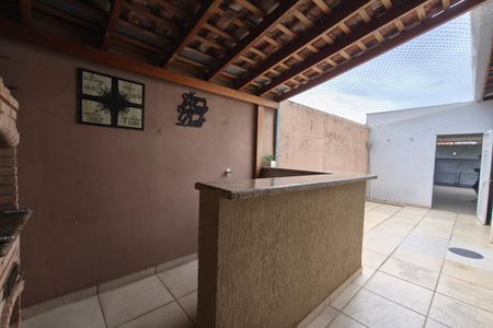 Casa à venda com 190m², 2 quartos e 4 vagas Casa à venda com 190m², 2 quartos e 4 vagasÁrea gourmet