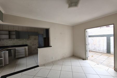 Casa à venda com 190m², 2 quartos e 4 vagas Casa à venda com 190m², 2 quartos e 4 vagasSala de Jantar