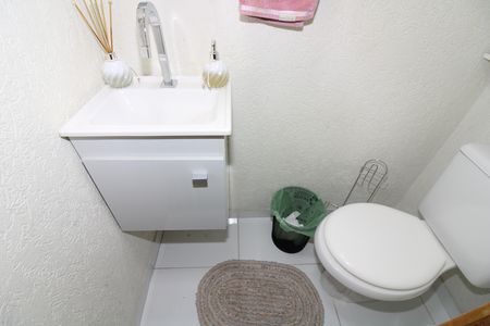 Casa de condomínio à venda com 65m², 2 quartos e 1 vagaLavabo