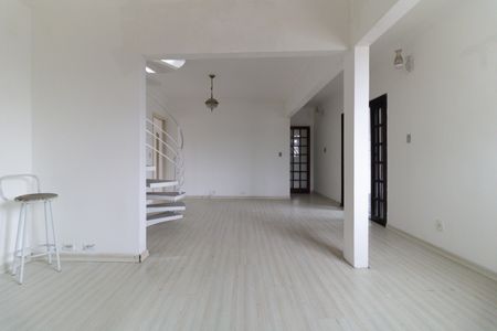 Sala de casa para alugar com 3 quartos, 160m² em Jardim Patente, São Paulo