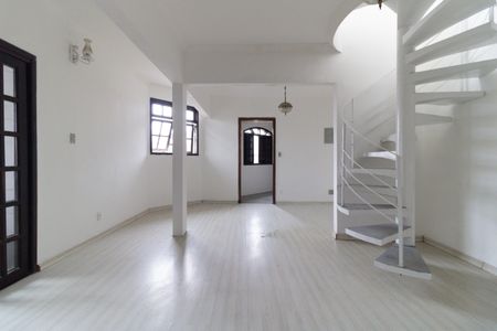 Sala de casa para alugar com 3 quartos, 160m² em Jardim Patente, São Paulo