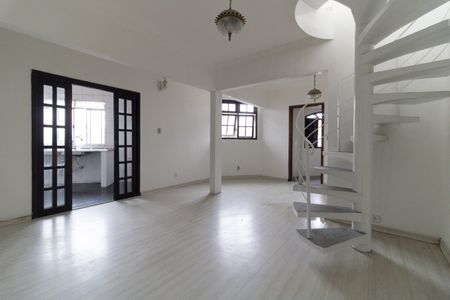Sala de casa para alugar com 3 quartos, 160m² em Jardim Patente, São Paulo