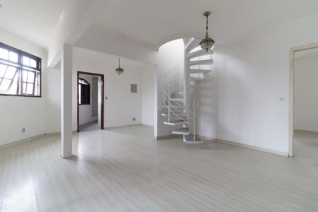 Sala de casa para alugar com 3 quartos, 160m² em Jardim Patente, São Paulo