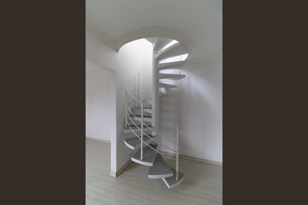 Casa para alugar com 160m², 3 quartos e sem vagaEscada 
