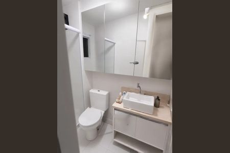 Banheiro de apartamento à venda com 2 quartos, 51m² em Centro, Barueri