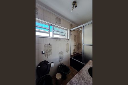 Casa para alugar com 235m², 3 quartos e 6 vagas Casa para alugar com 235m², 3 quartos e 6 vagasBanheiro da Suíte
