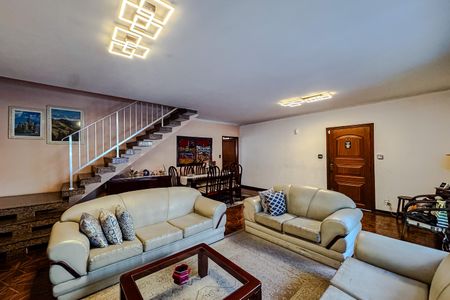 Casa para alugar com 235m², 3 quartos e 6 vagas Casa para alugar com 235m², 3 quartos e 6 vagasSala