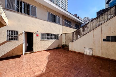 Casa para alugar com 235m², 3 quartos e 6 vagas Casa para alugar com 235m², 3 quartos e 6 vagasÁrea externa